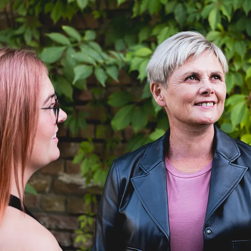 Kerstin Bannemerschult im Gesprächs-Workshop mit einem Team.